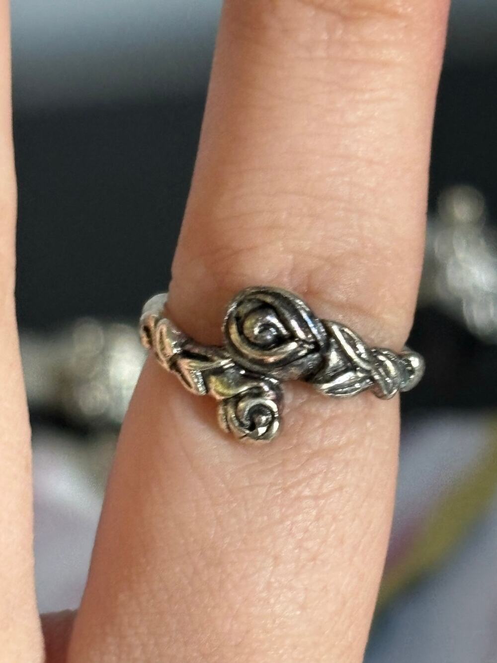 Silver-Tone Bypass Rose Vine Ring Size 5.5